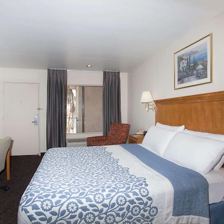 Days Inn By Wyndham Anaheim Near The Park Eksteriør bilde