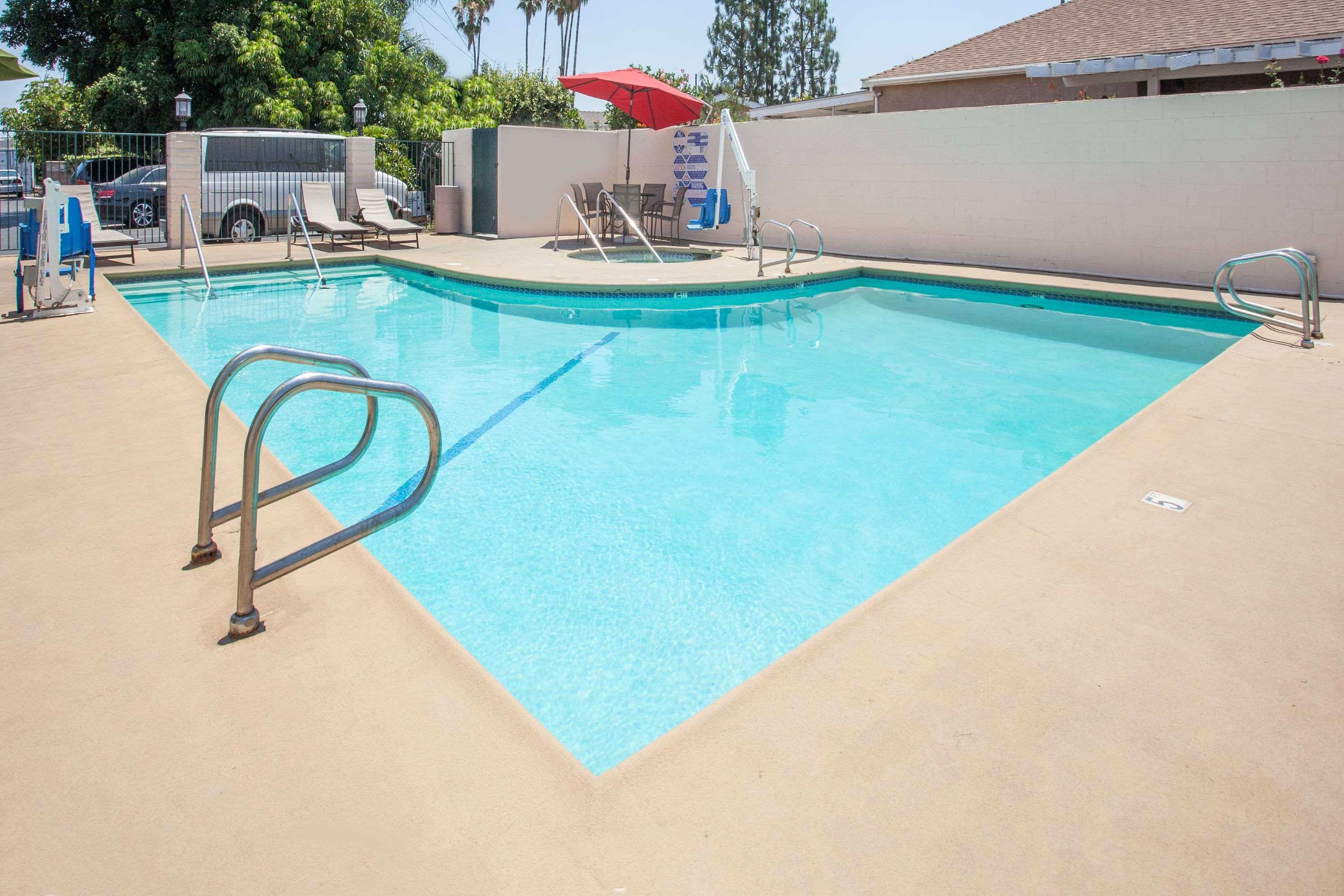 Days Inn By Wyndham Anaheim Near The Park Eksteriør bilde